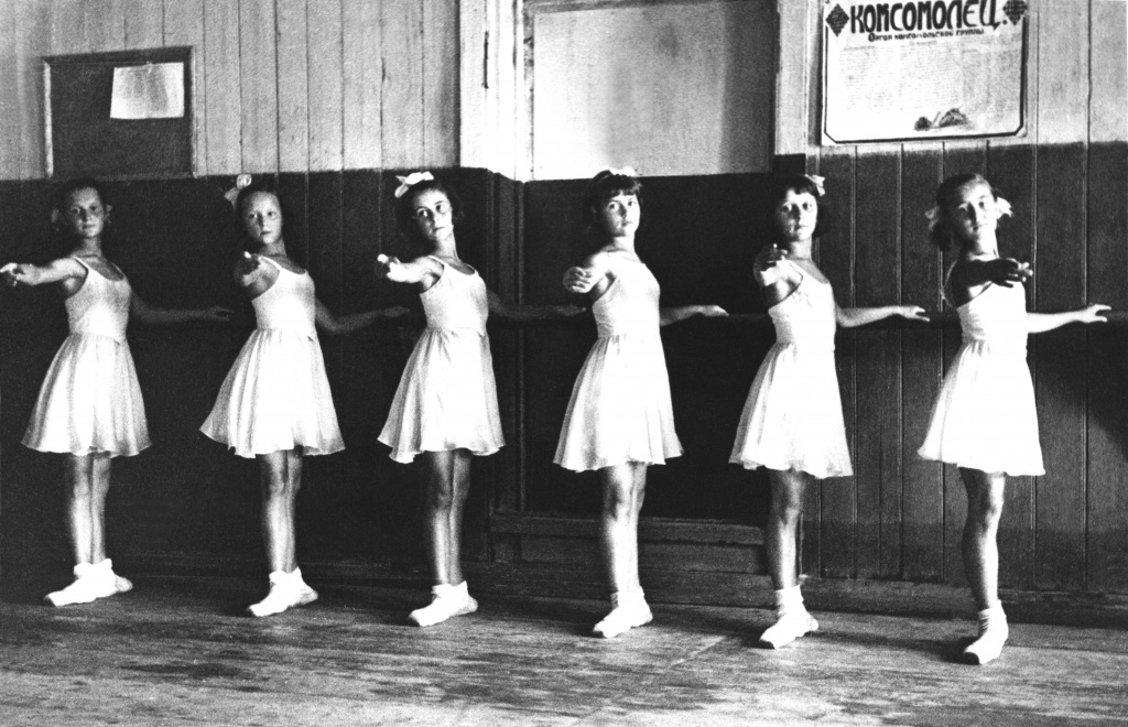 Урок классического танца. Васильсурск. 1942 г..jpg